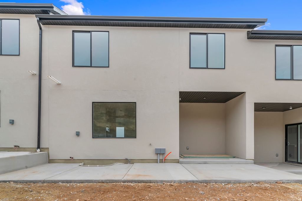 Photo of 469 E LEVENGROVE DR #1150, Lehi, UT 84048 (MLS # 2141203)