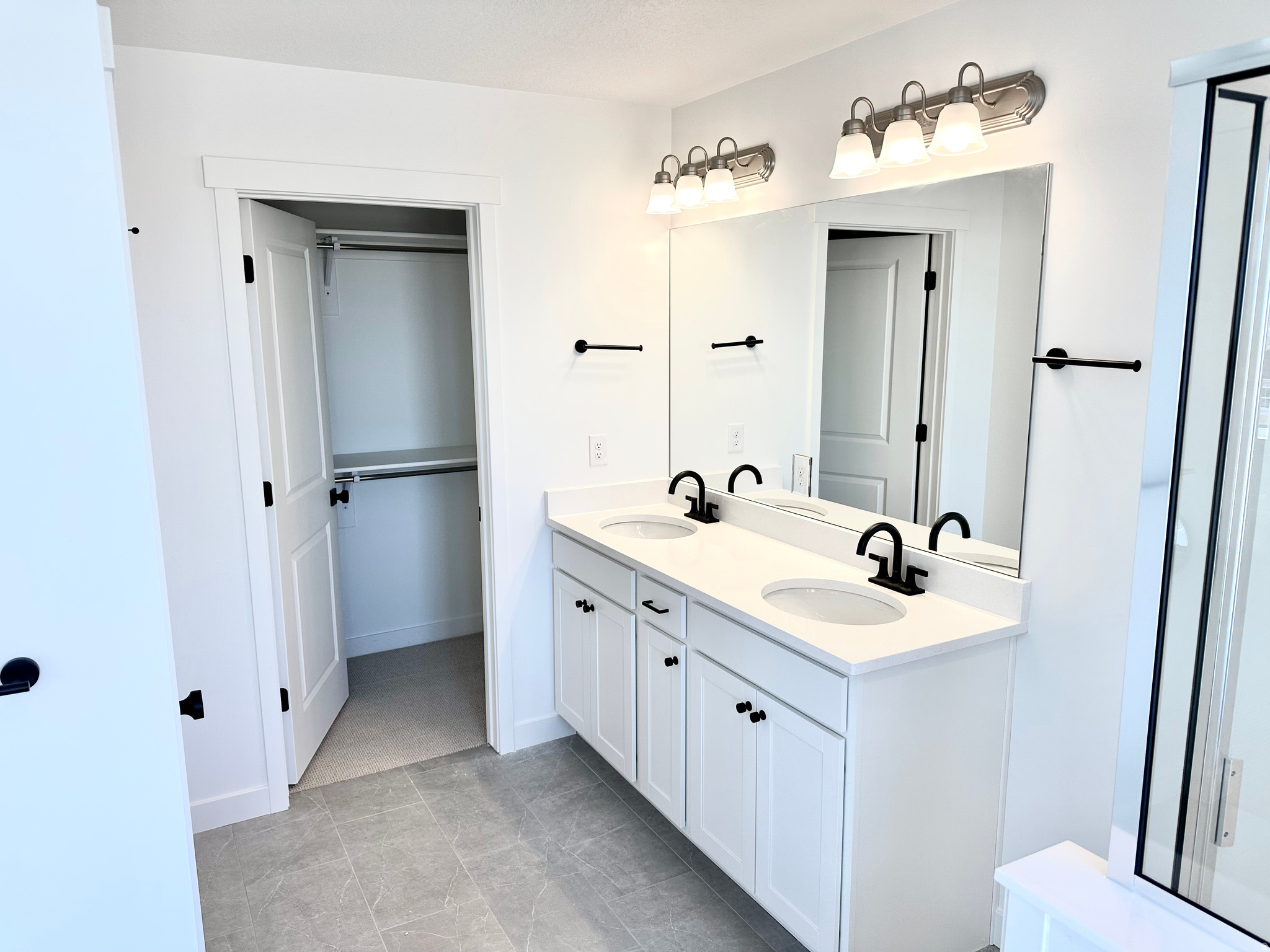 DAYBREAK - Residential