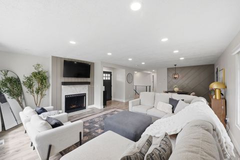 Tiny photo for 1795 S 200 W, Bountiful, UT 84010 (MLS # 2148283)