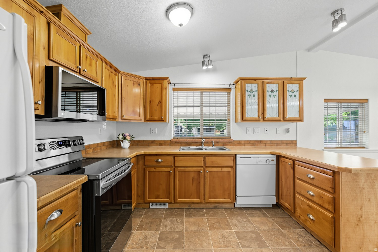 KINGS ROW EST 1 - Residential