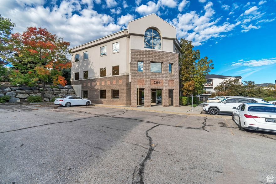 Excellent location and work space, w/ excellent mountain views! Office on the 3rd floor, entry for reception, conference room and 6 additional offices. Common area work space and kitchenette. Great space for owner occupied office.