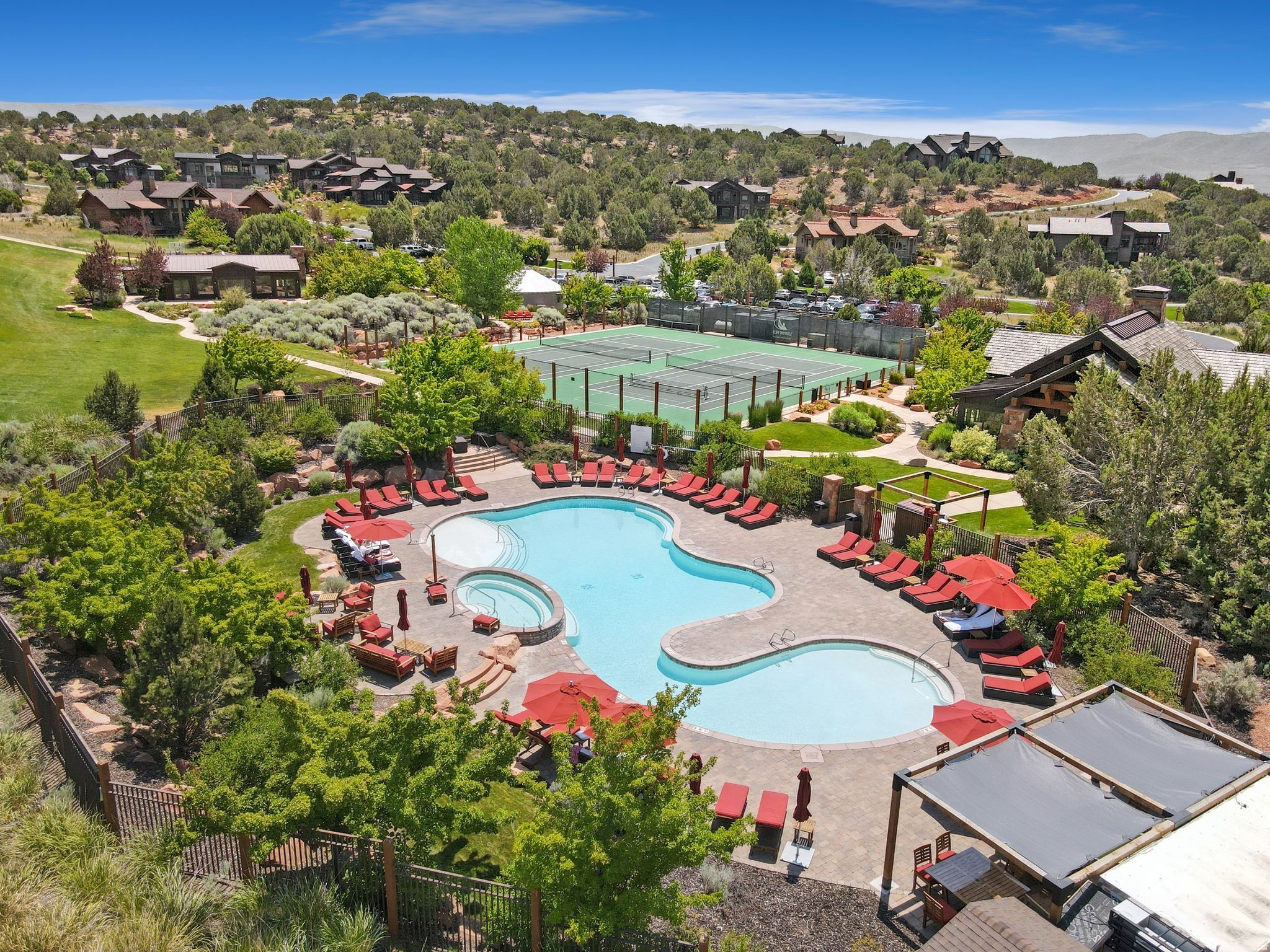 RED LEDGES - Residential