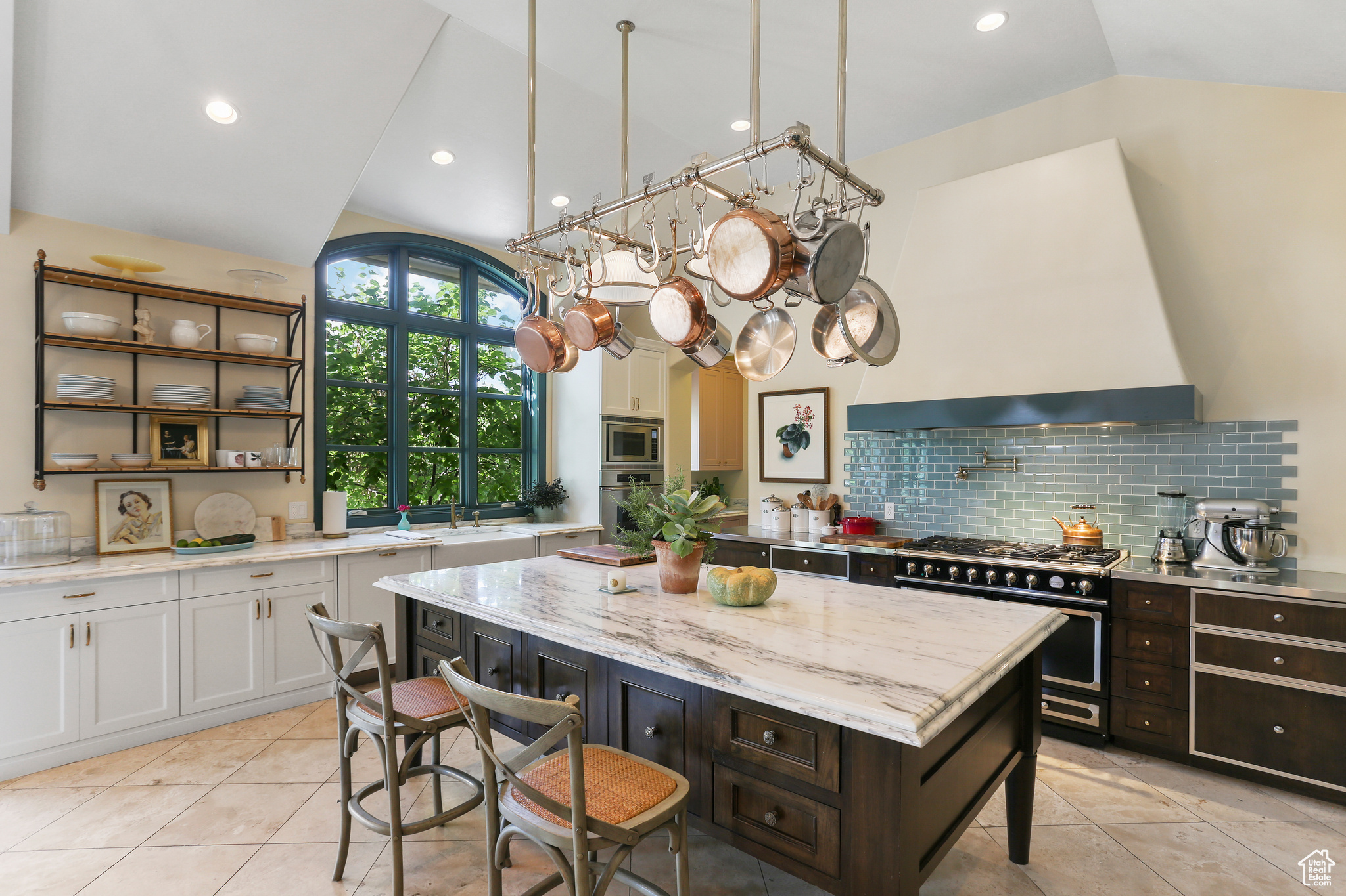 THE GABLES AT GRANDVIEW - Residential
