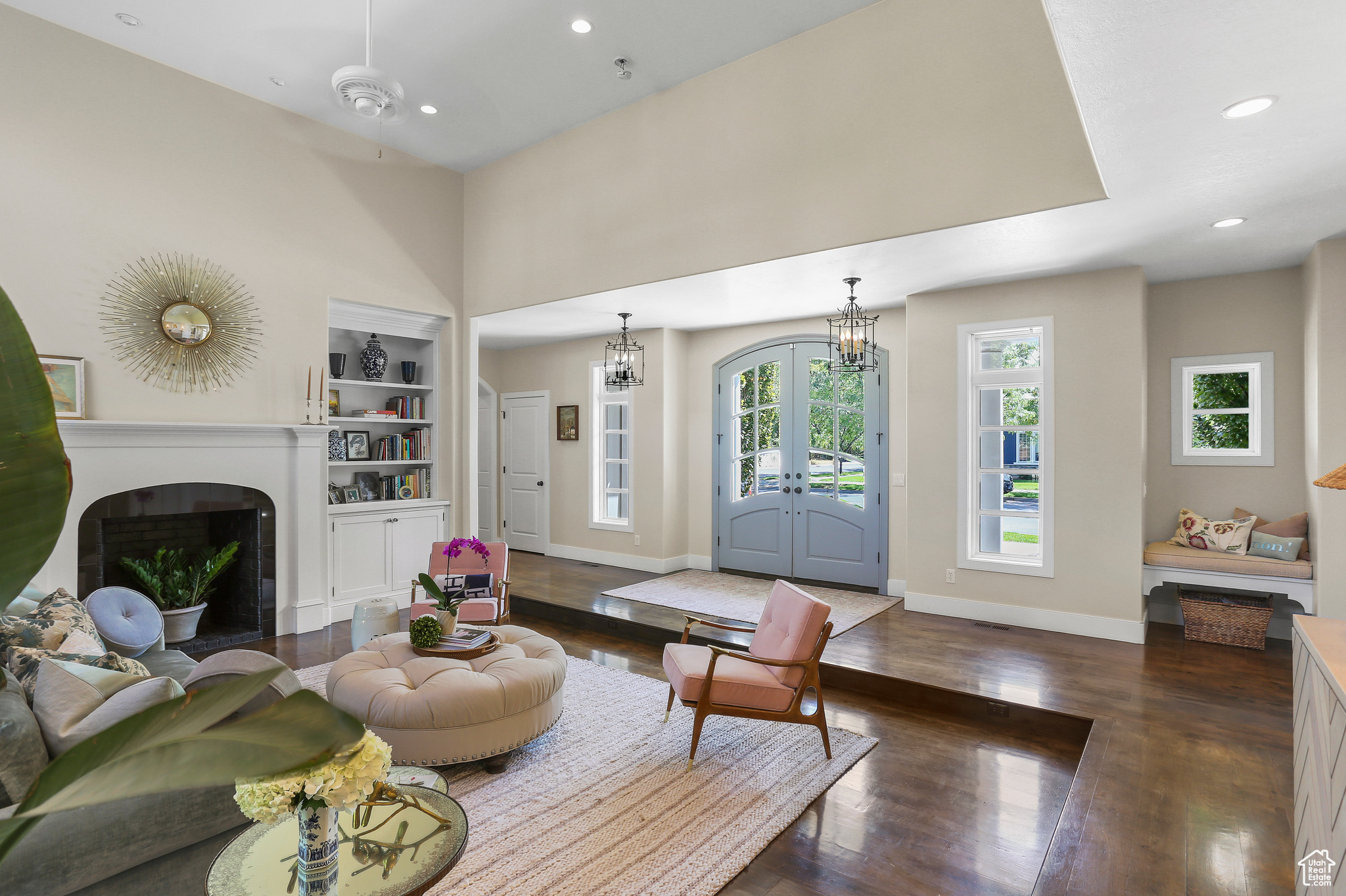 THE GABLES AT GRANDVIEW - Residential