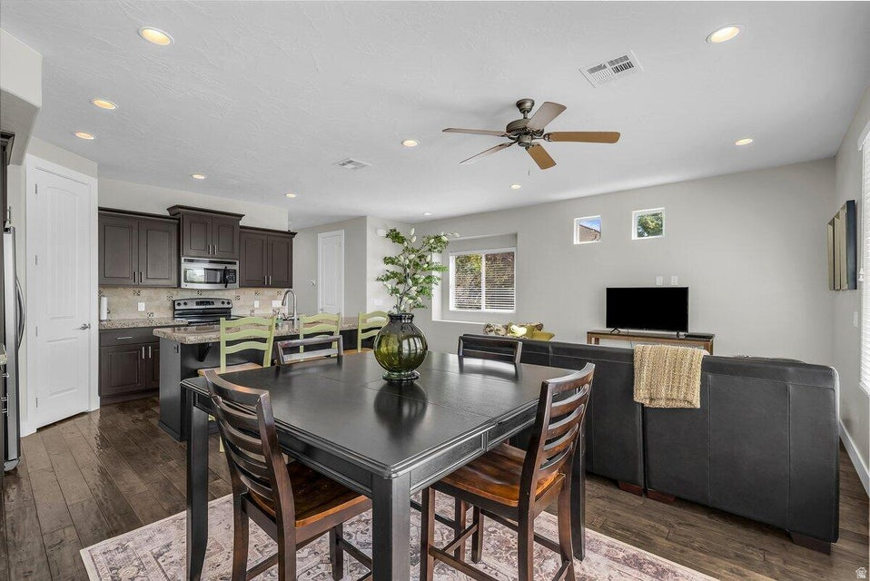 CORAL RIDGE TOWNHOMES PH 3-A - Residential