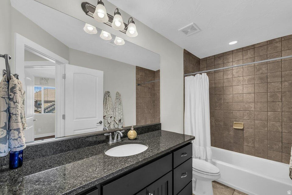 CORAL RIDGE TOWNHOMES PH 3-A - Residential