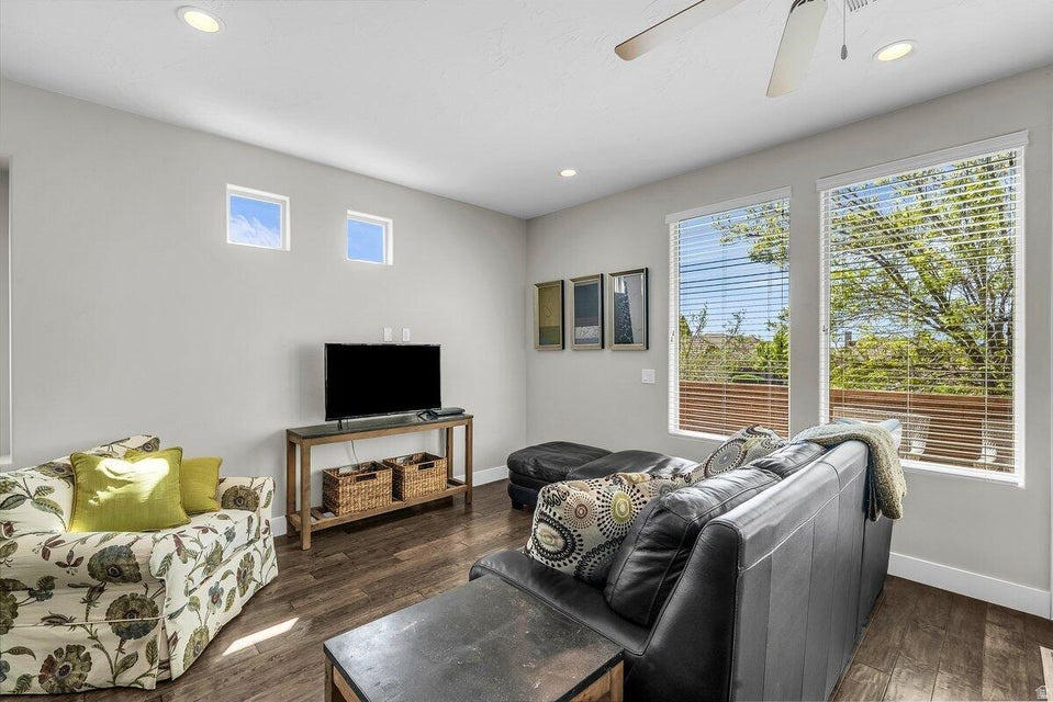 CORAL RIDGE TOWNHOMES PH 3-A - Residential