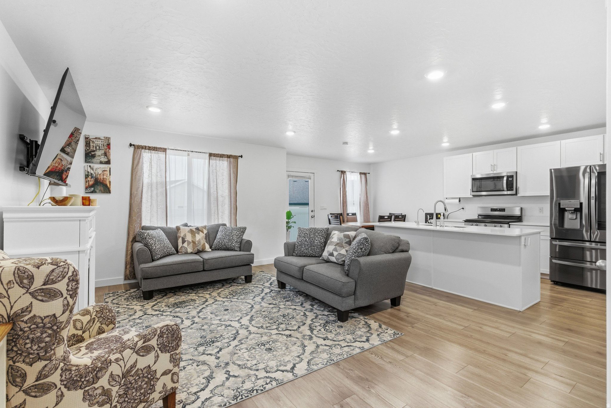 GATEWAY TO LITTLE VALLEY - Residential