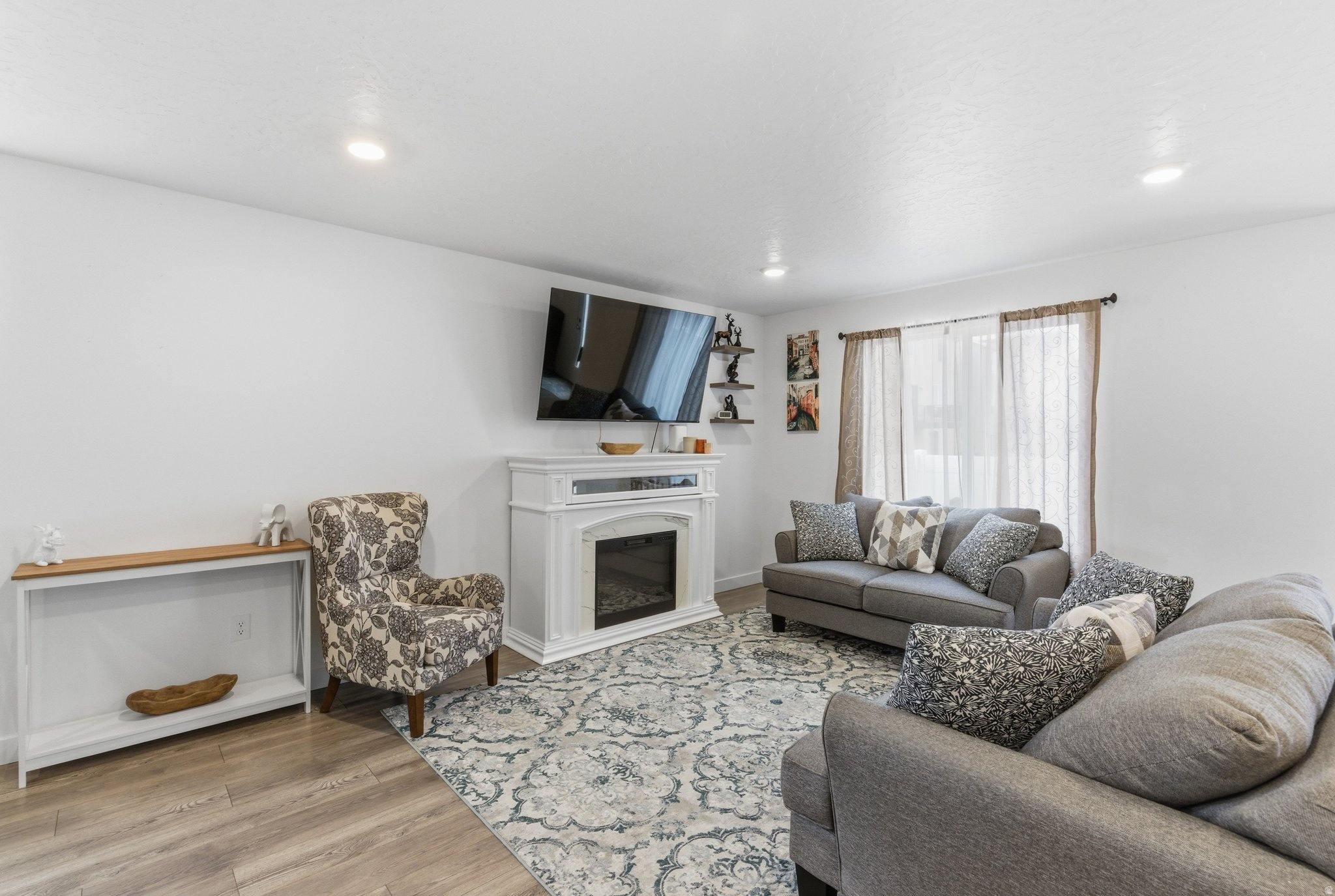 GATEWAY TO LITTLE VALLEY - Residential