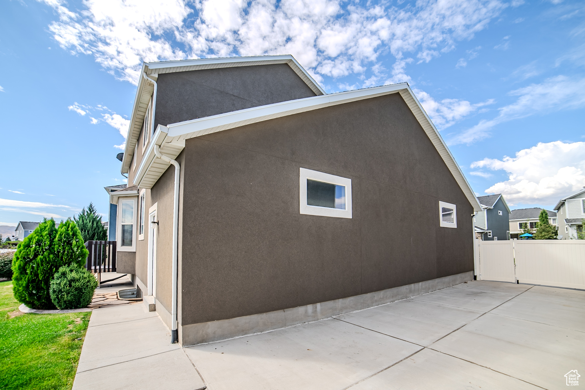 HIGH POINTE - Residential