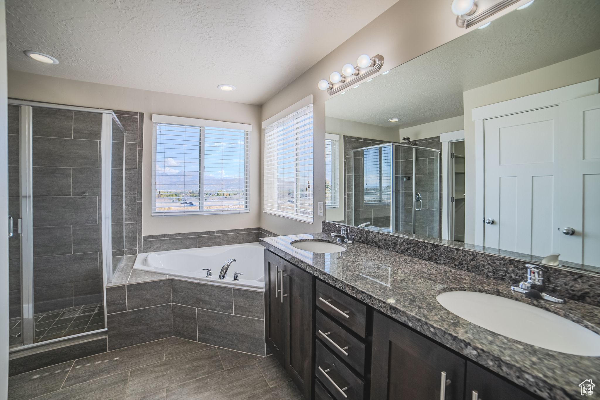 HIGH POINTE - Residential
