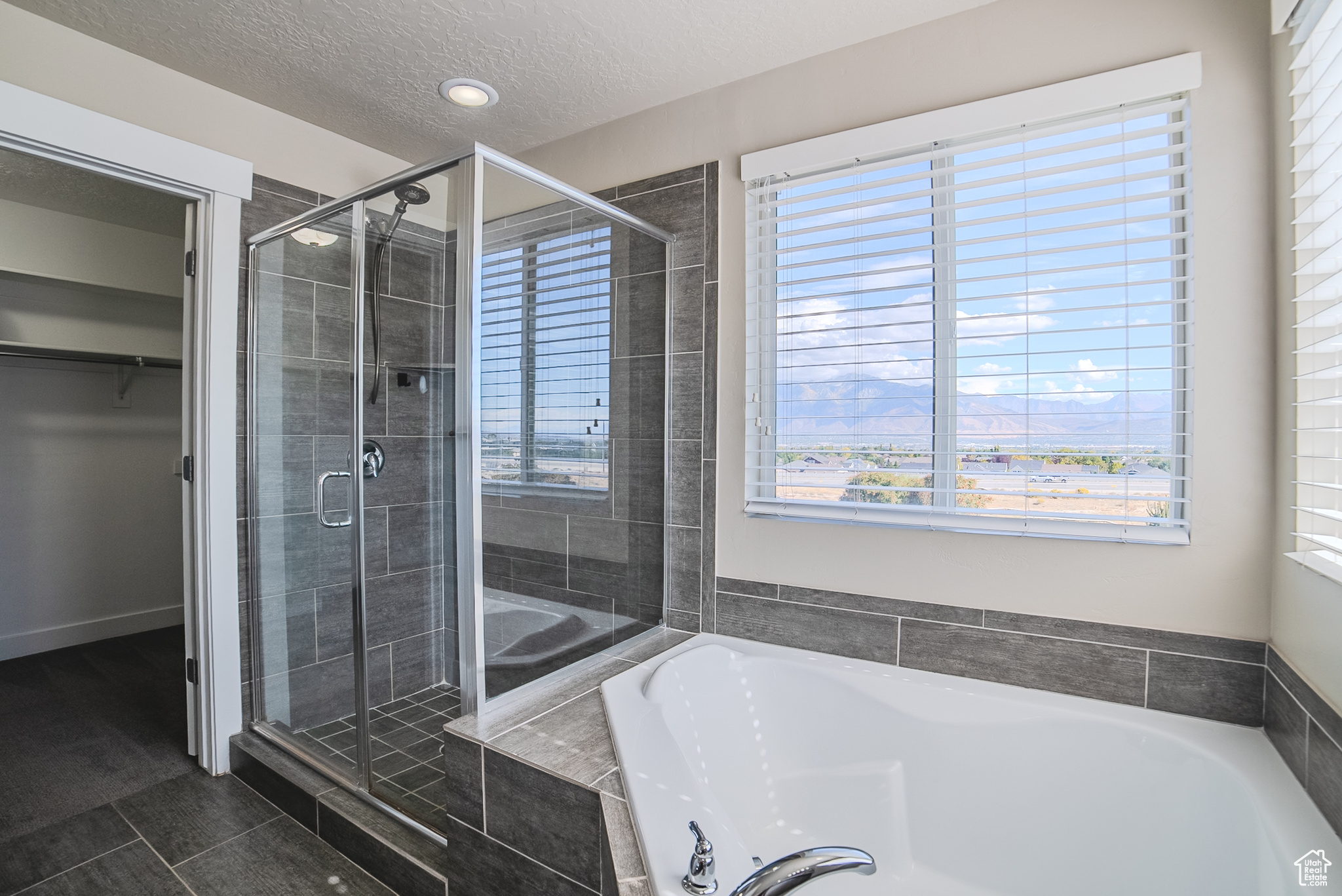 HIGH POINTE - Residential