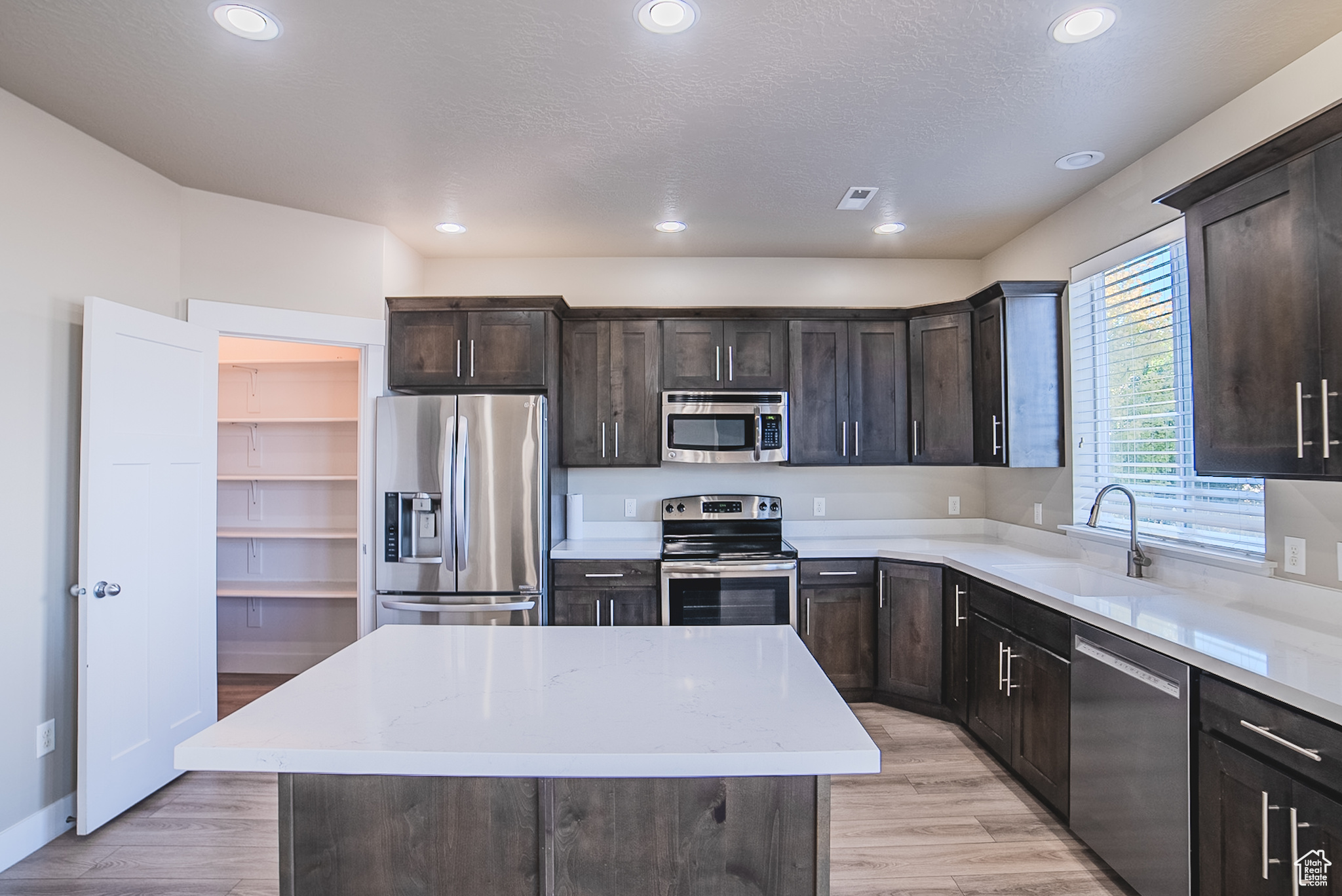 HIGH POINTE - Residential