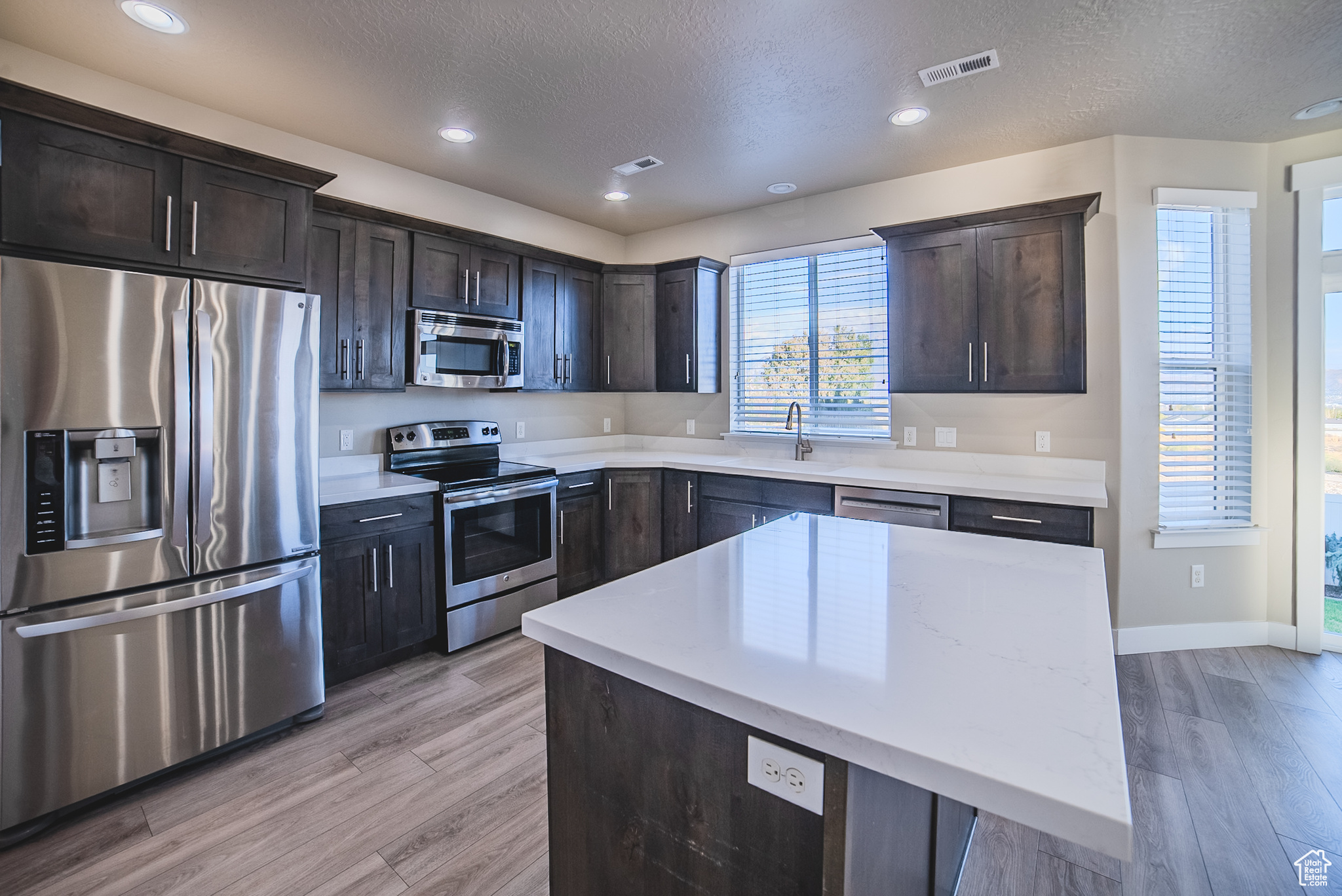 HIGH POINTE - Residential