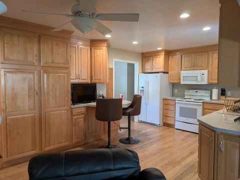 Tiny photo for 1411 E MILLBROOK WAY, Bountiful, UT 84010 (MLS # 2157397)