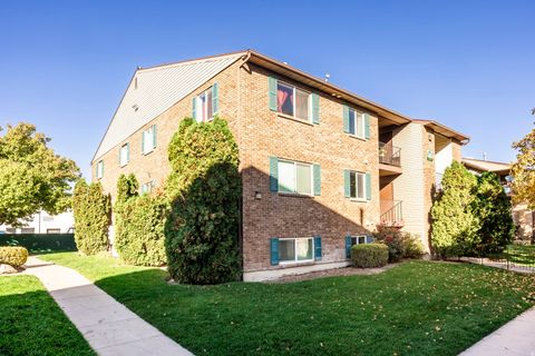 Photo of 4138 S OAK MEADOWS DR #31, Taylorsville, UT 84123 (MLS # 2120037) Photo of 4138 S OAK MEADOWS DR #31, Taylorsville, UT 84123 (MLS # 2120037)