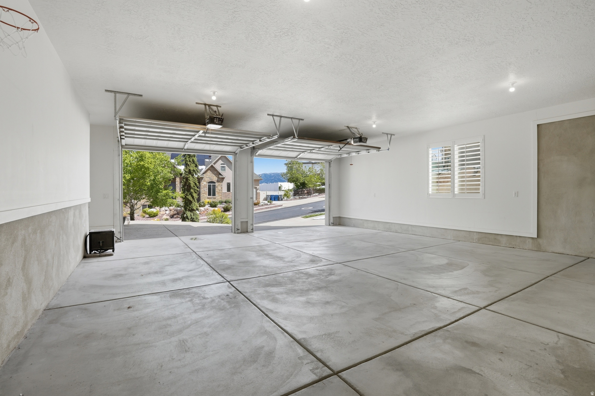 EAGLEPOINTE ESTATES - Residential