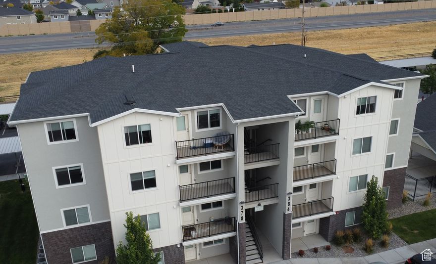 Great investment opportunity for 4 apartments in Pineridge Apartments. Fully occupied and only 4 years old. Maintenance costs are likely to remain low in coming years. Beautiful growing area near many amenities. Utah Valley University has purchased land less than a mile away for a new Payson campus. Easy commute to Brigham Young University and Utah Valley University campuses. Payson City and the surrounding area  is growing quickly providing entertainment, employment, and dining opportunities. This is a turnkey opportunity to add to your portfolio or a great opportunity to enter into investing by owner occupying one unit and having three rentals.