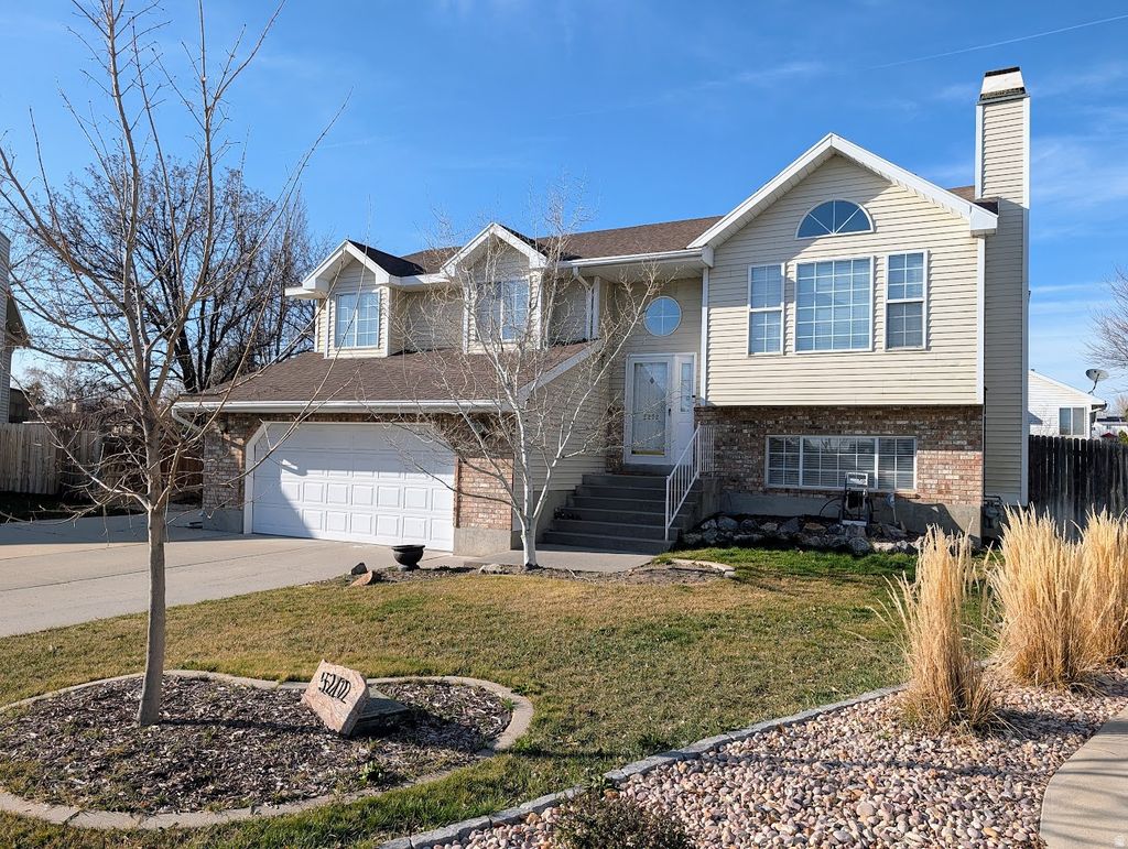 Photo of 5272 S MORNING VISTA CT W, Taylorsville, UT 84123 (MLS # 2142595)