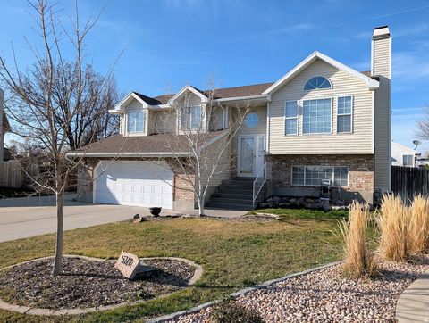 Photo of 5272 S MORNING VISTA CT W, Taylorsville, UT 84123 (MLS # 2142595)