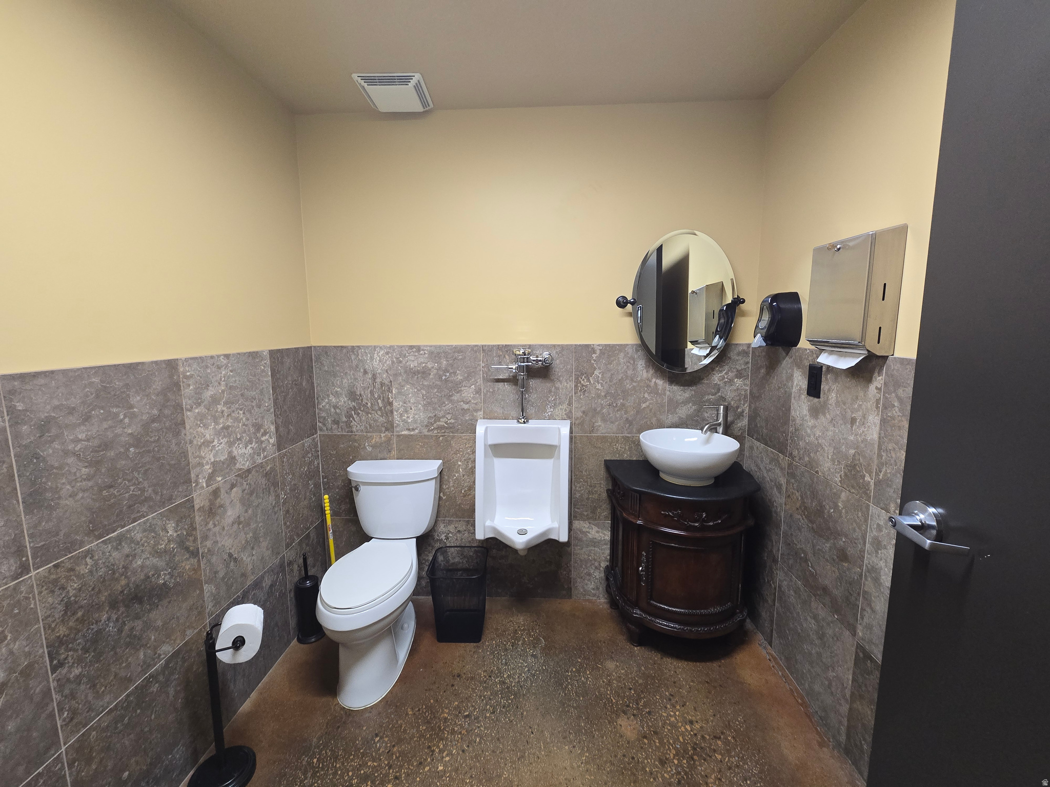 RICH - Commercial Lease