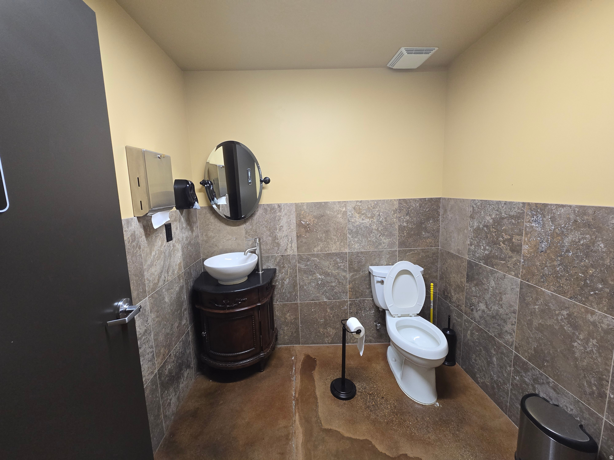 RICH - Commercial Lease