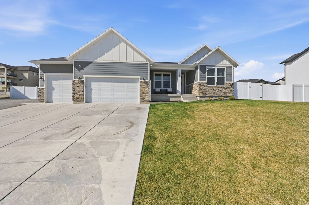 Photo of 3641 S HIAWATHA CIR, Saratoga Springs, UT 84045 (MLS # 2149114)