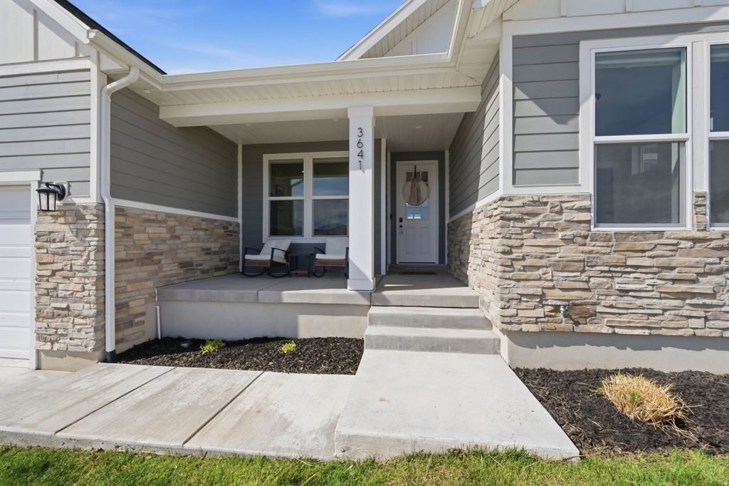 Photo of 3641 S HIAWATHA CIR, Saratoga Springs, UT 84045 (MLS # 2149114)