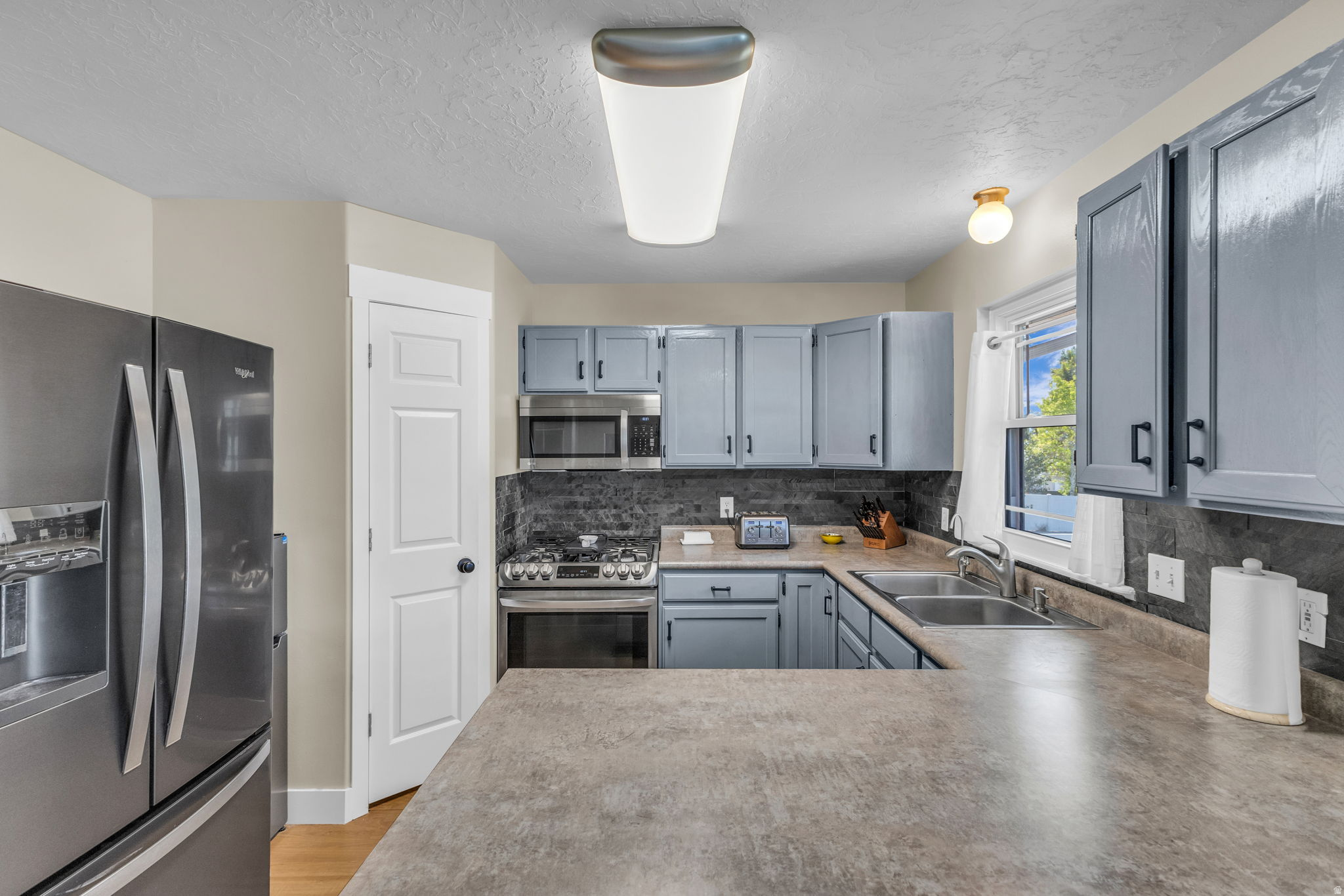 WHITE HILLS - Residential