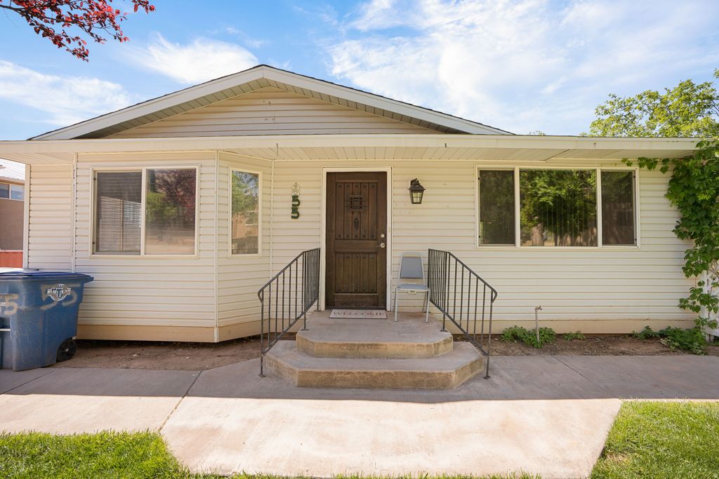 Photo of 55 E SPRING DR, Toquerville, UT 84774 (MLS # 2154822)