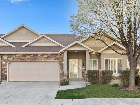 Townhouse For Sale - 679 E Clearwater Dr<br/> Layton, UT 84041