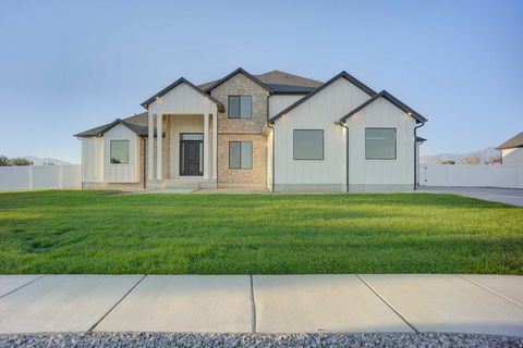 Photo of 1013 E MAJESTIC LN #121, Erda, UT 84074 (MLS # 2141630)