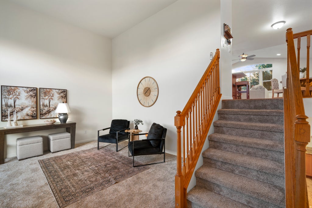 Photo of 58 N COUNTRY BEND RD, Farmington, UT 84025 (MLS # 2186100)