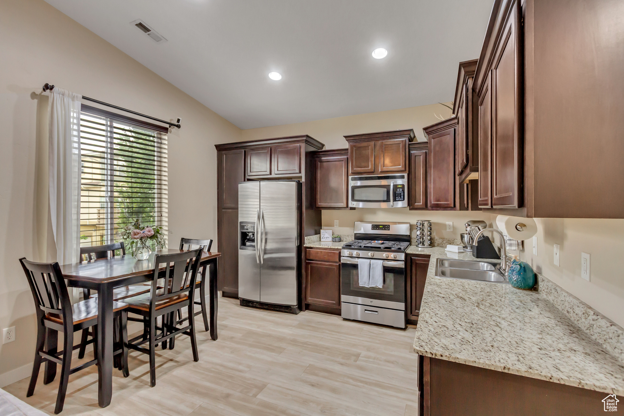 SUMMERLANE - Residential