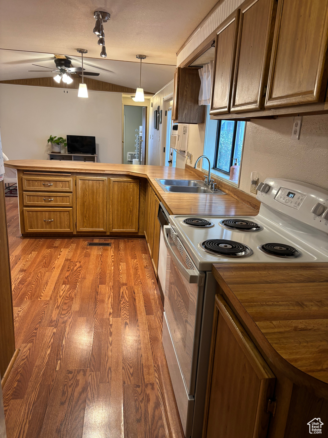 PARADISE PALMS - Residential