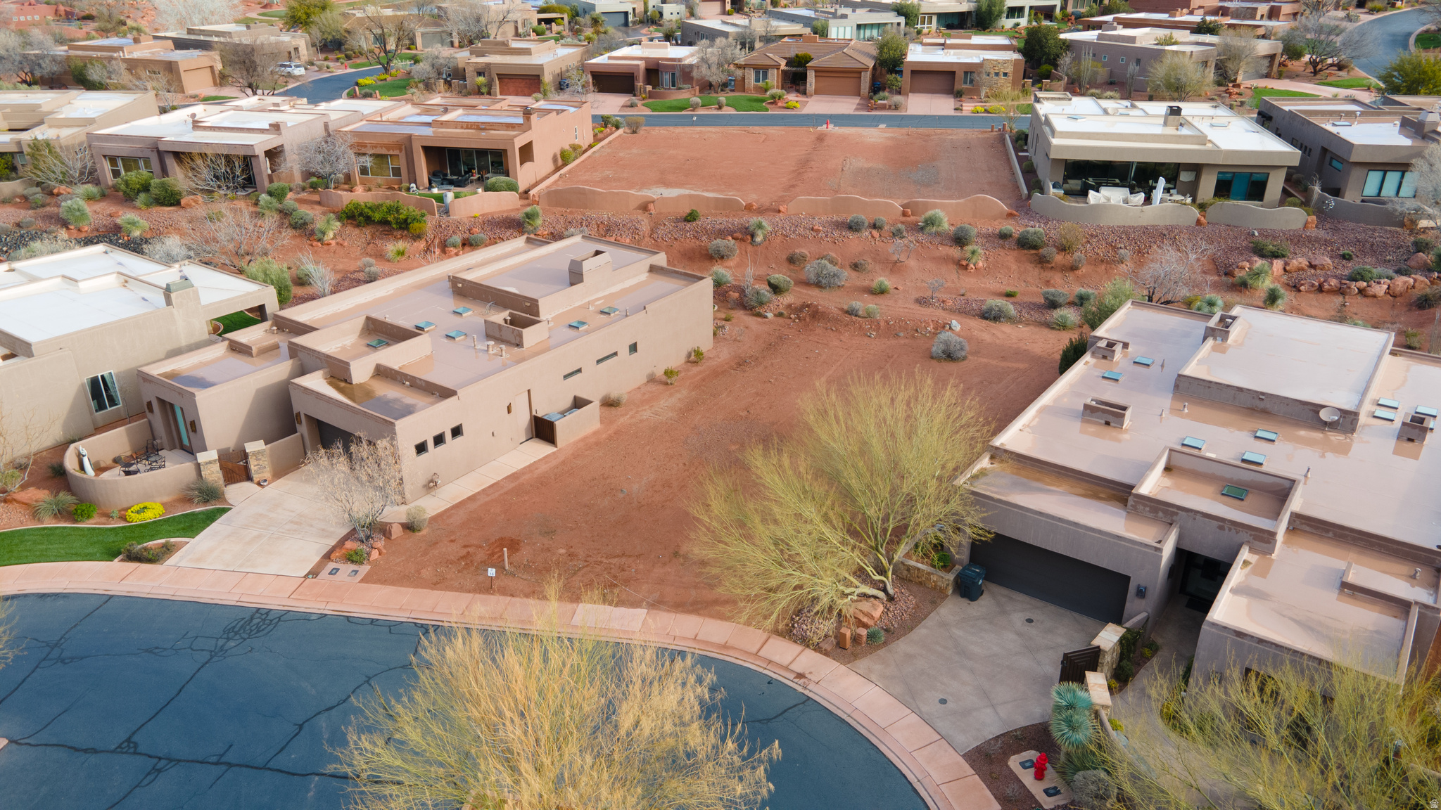 TOROWEAP AT ENTRADA - Land