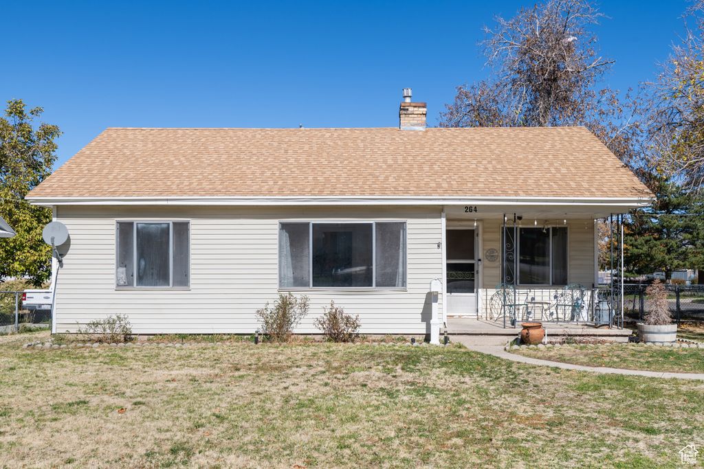 Photo of 264 W INTERNATIONAL AVE, Tooele, UT 84074 (MLS # 2118688)