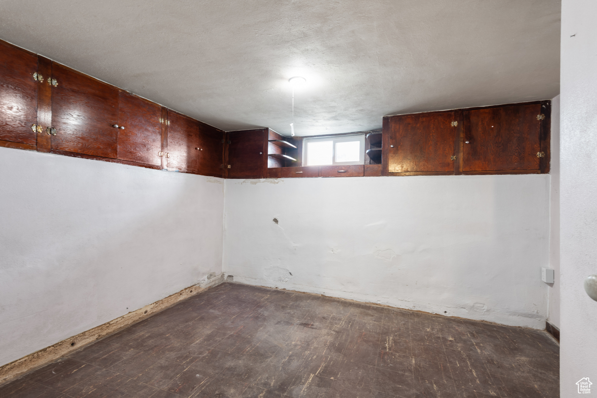 INTERNATIONAL SUB - Residential