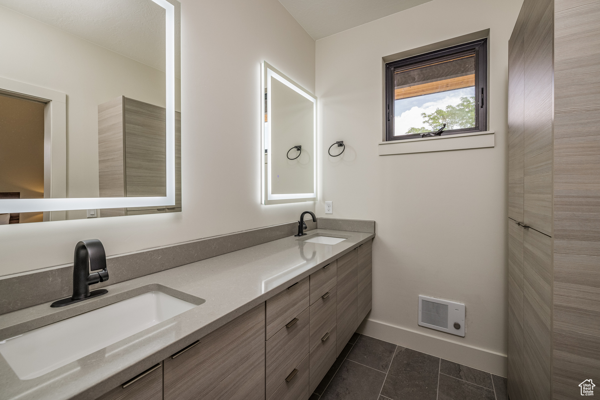 COTTONWOOD CONDOS - Residential