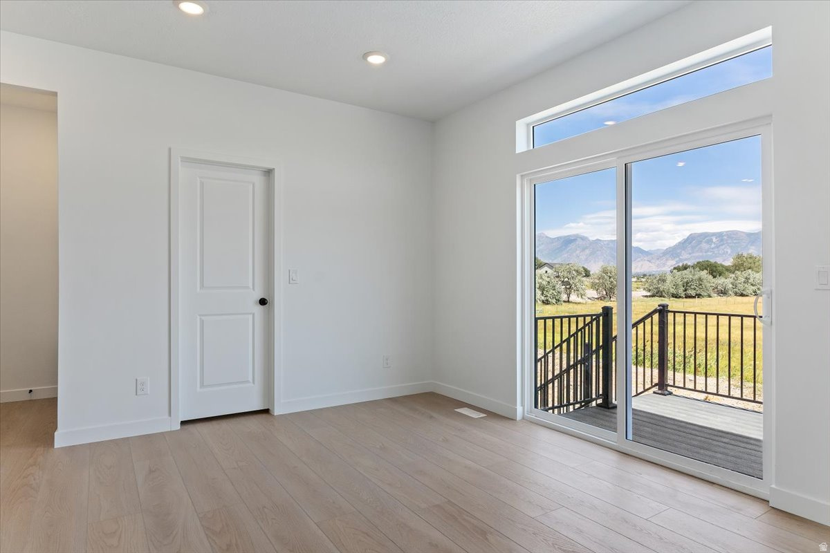 NORTHLAKE MEADOWS - Residential