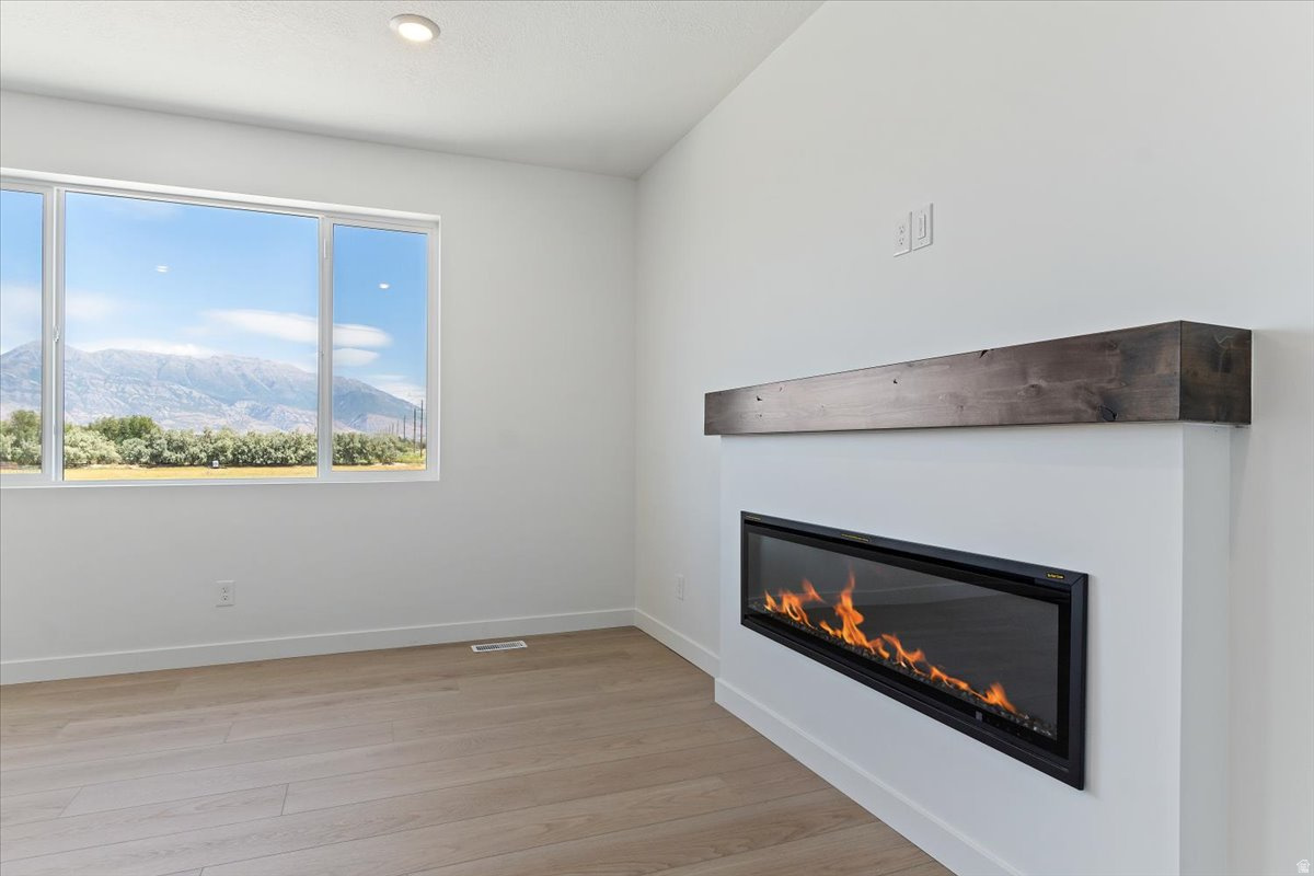 NORTHLAKE MEADOWS - Residential