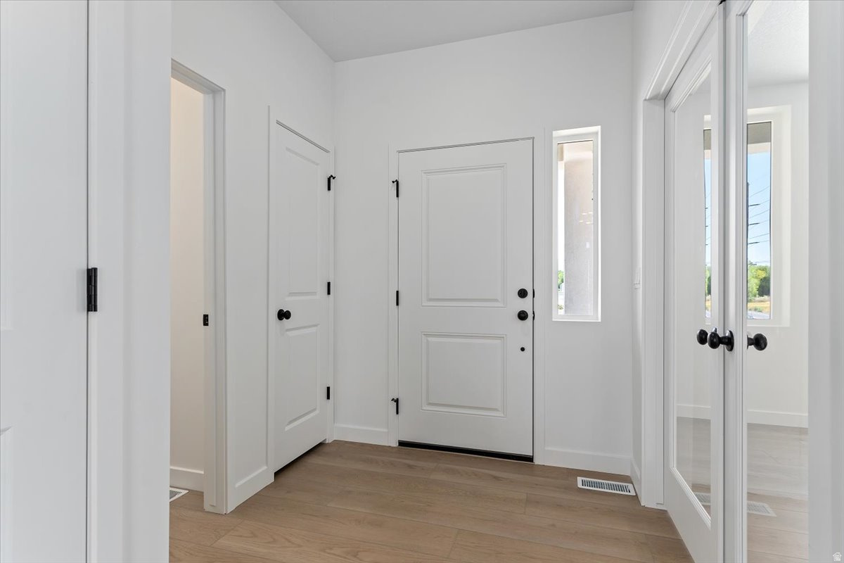 NORTHLAKE MEADOWS - Residential