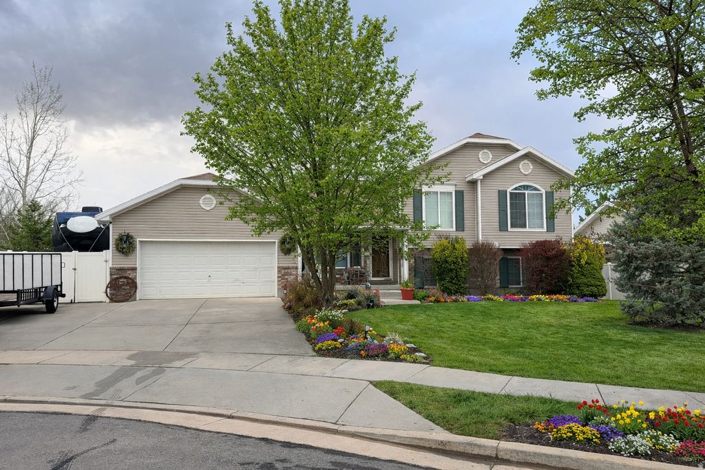 Photo of 5870 COLT HOLLOW CT, Herriman, UT 84096 (MLS # 2128177)