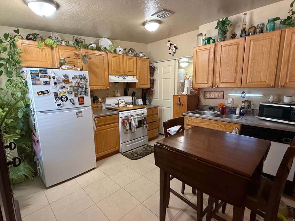 Photo of 3064 S 300 E #5, Salt Lake City, UT 84115 (MLS # 2158624)