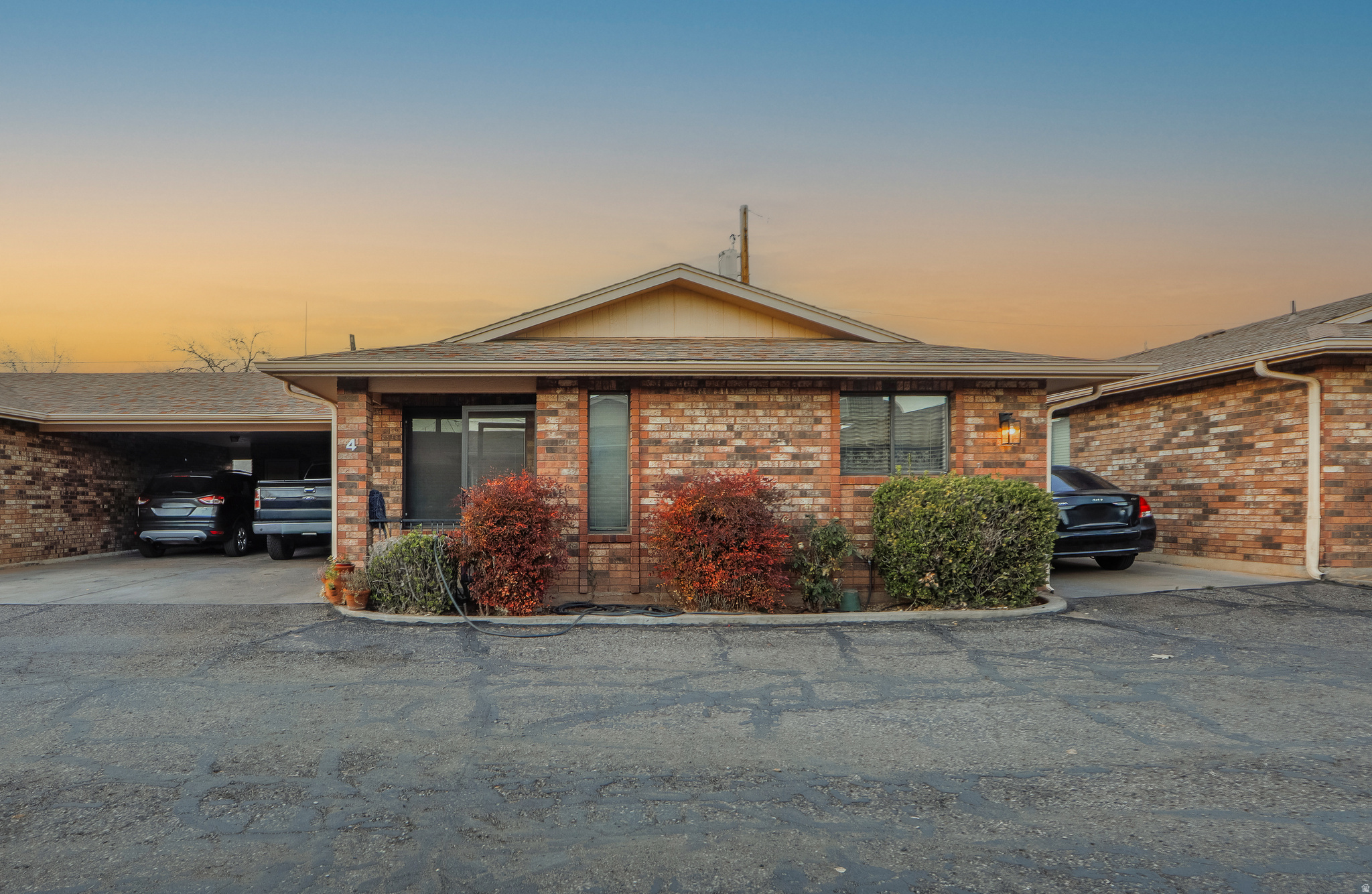 VILLAGE PARK TH 2 - Residential