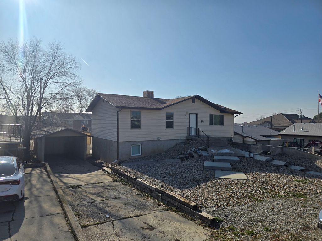 Photo of 281 W 300 N, Kaysville, UT 84037 (MLS # 2132576)