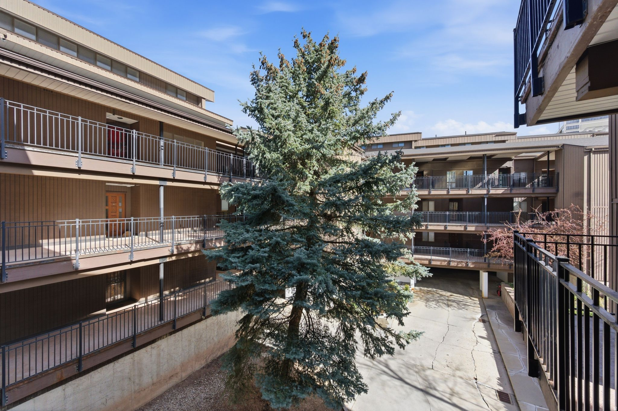 OAKWOOD GARDENS CONDM - Residential