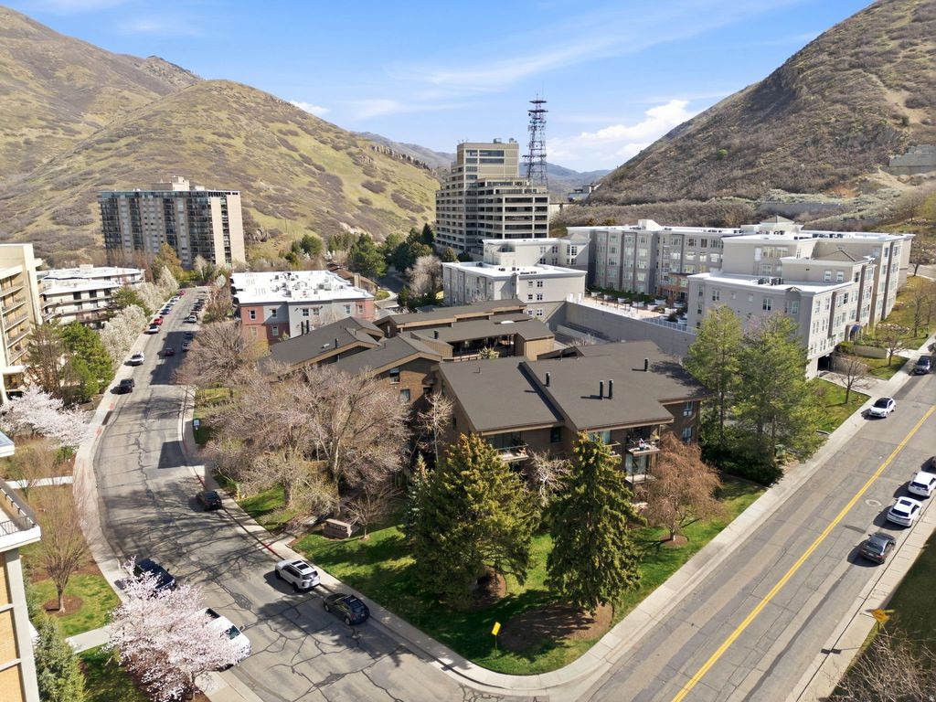 Photo of 939 S DONNER WAY #A201, Salt Lake City, UT 84108 (MLS # 2142736)