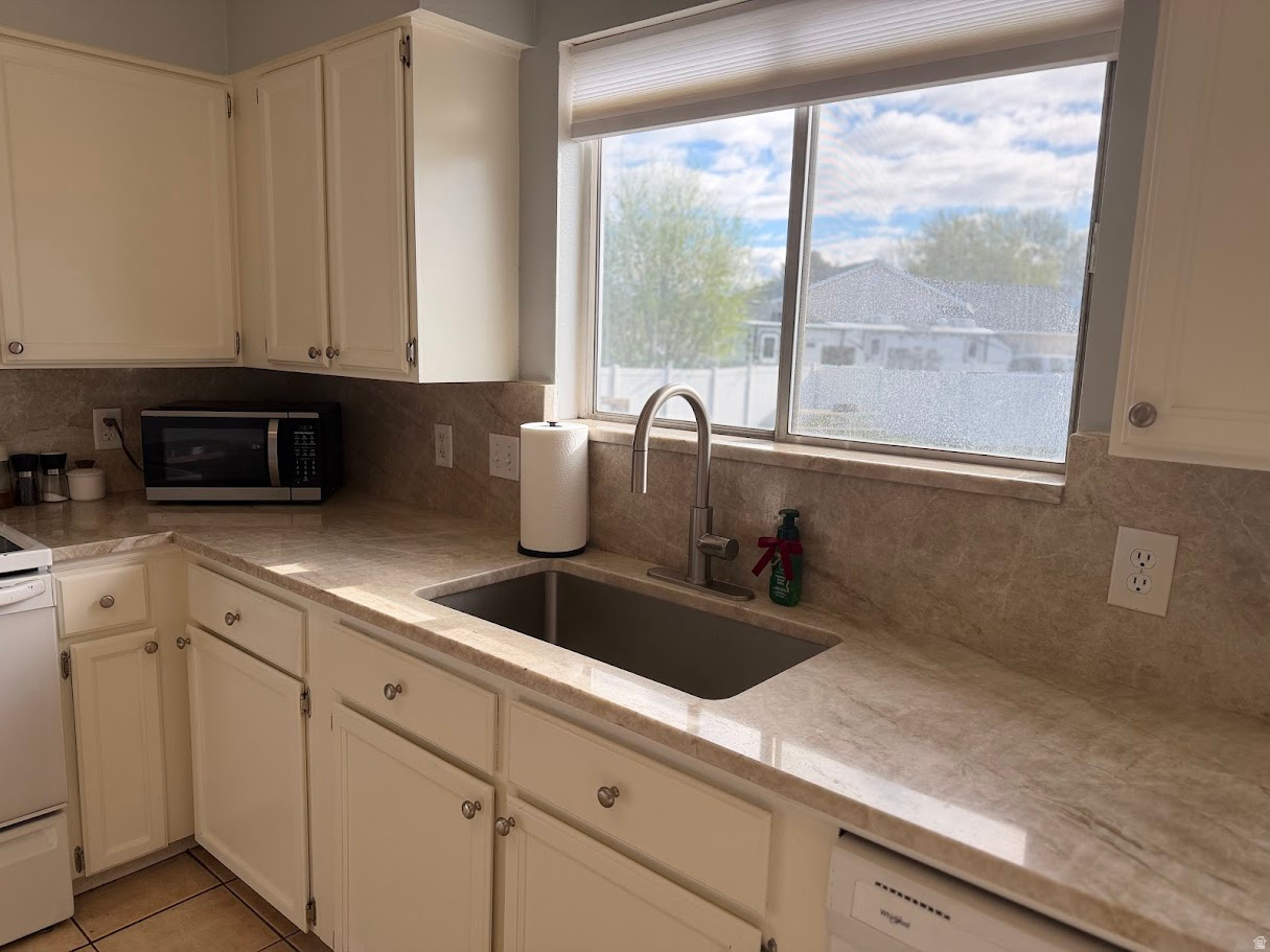 RIVERTON HEIGHTS - Residential