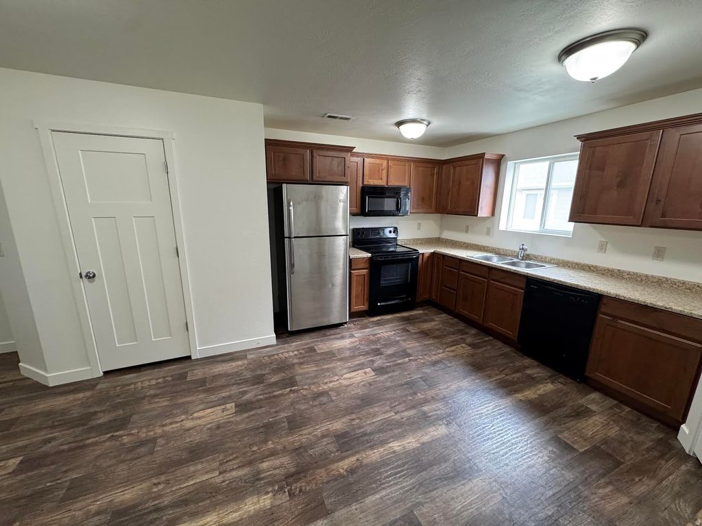 Photo of 309 N 680 E, Vineyard, UT 84059 (MLS # 2155400)